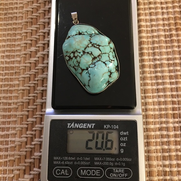Turquoise blue howlite pendant and chain - Picture 4 of 4